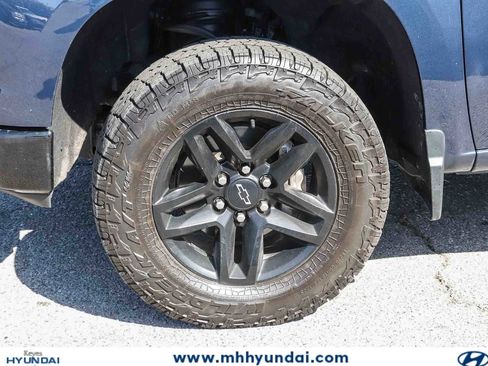 Used 2022 Chevrolet Silverado 1500 Custom Trail Boss AWD/4WD image 9