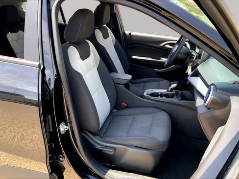 Used 2025 Chevrolet Trax LS FWD image 9
