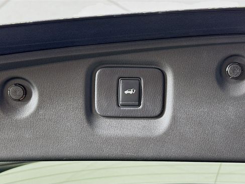 Used 2014 Nissan Pathfinder Platinum w/ Platinum Premium Package AWD/4WD image 32