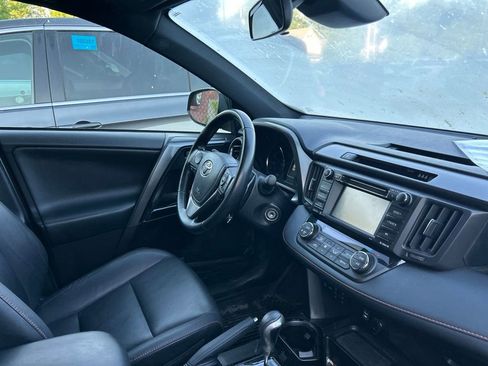 Used 2018 Toyota RAV4 SE w/ All Weather Liner Package AWD/4WD image 10