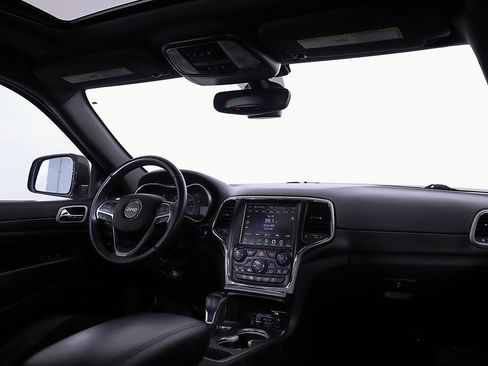 Used 2017 Jeep Grand Cherokee Altitude RWD image 15