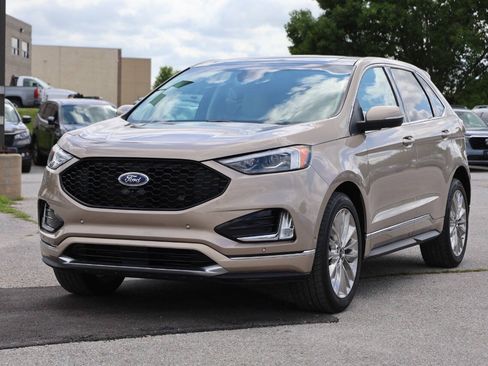 Used 2021 Ford Edge Titanium w/ Equipment Group 301A AWD/4WD image 6