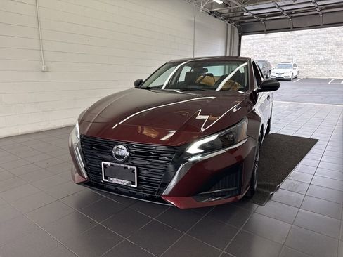 Used 2025 Nissan Altima 2.5 SV image 3