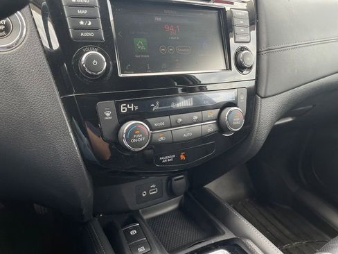 Used 2019 Nissan Rogue SL FWD image 18