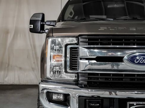 Used 2017 Ford F250 XLT w/ XLT Premium Package AWD/4WD image 39