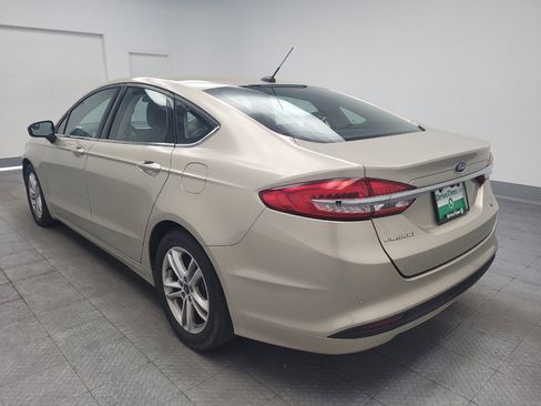 Used 2018 Ford Fusion SE w/ Fusion SE Technology Package FWD image 5