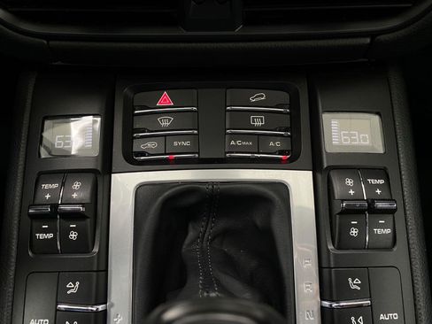 Used 2021 Porsche Macan AWD/4WD image 28
