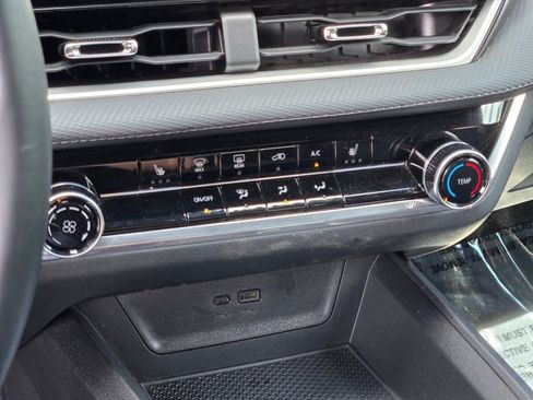 Certified 2025 Chevrolet Equinox LT FWD image 27