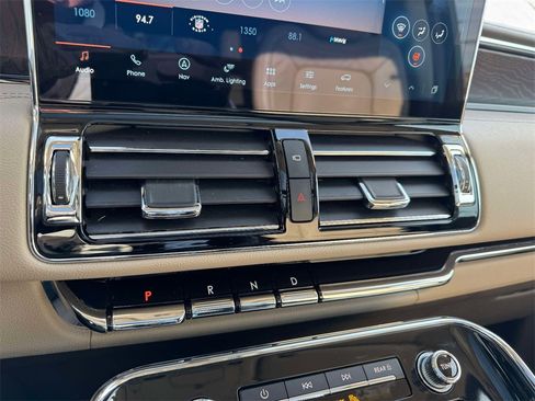 Used 2023 Lincoln Navigator Reserve image 15