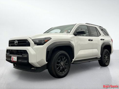 Certified 2025 Toyota 4Runner SR5 AWD/4WD image 2