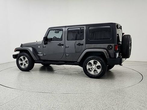 Used 2017 Jeep Wrangler Unlimited Sahara w/ Connectivity Group AWD/4WD image 7