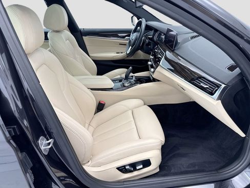 Used 2019 BMW 530e w/ Convenience Package image 19