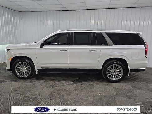 Used 2022 Cadillac Escalade ESV Premium Luxury image 5