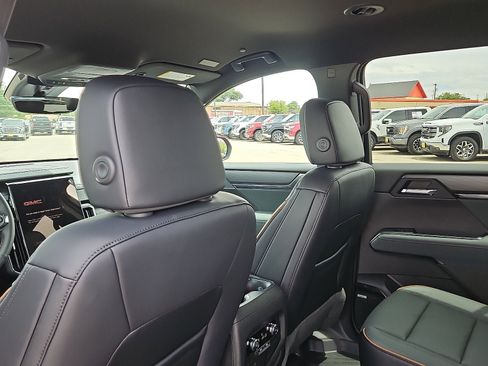 New 2026 GMC Acadia AT4 w/ LPO, Floor Liner Package AWD/4WD image 9
