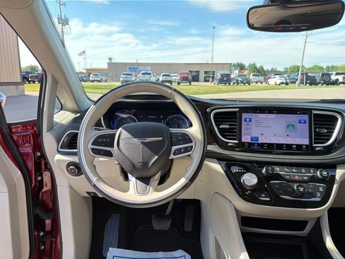 Used 2021 Chrysler Pacifica Limited w/ Premium & Safety Sphere Group AWD/4WD image 13