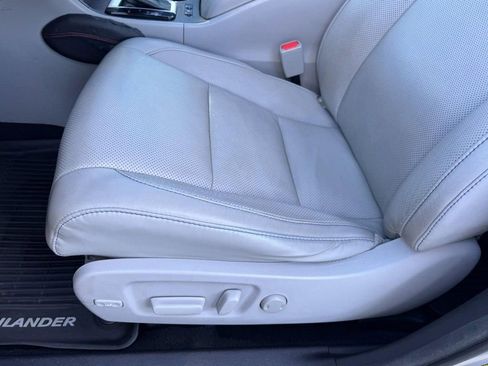 Used 2018 Toyota Highlander Limited Platinum image 16