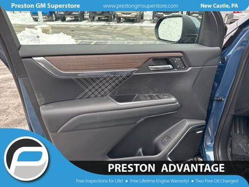 New 2026 GMC Acadia Denali w/ Super Cruise Package image 8