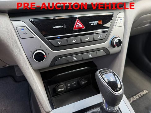 Used 2017 Hyundai Elantra SE FWD image 19