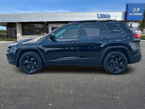 Used 2018 Jeep Cherokee Latitude w/ Altitude Package AWD/4WD image 6