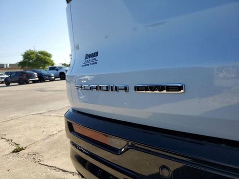 New 2026 GMC Acadia Denali Ultimate AWD/4WD image 8
