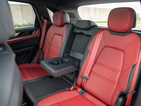 Certified 2025 Porsche Cayenne E-Hybrid AWD/4WD image 24