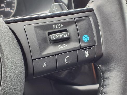 Used 2024 Nissan Pathfinder SL AWD/4WD image 23