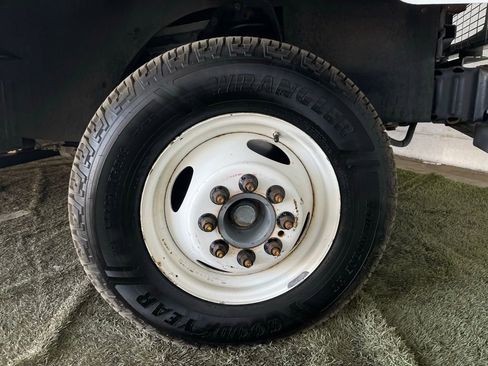Used 2016 Ford E-350 and Econoline 350 Super Duty w/ A/C Prep Package RWD image 11
