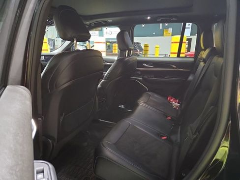 Used 2023 Jeep Grand Cherokee Trailhawk image 13