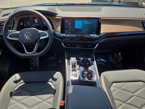 Used 2025 Volkswagen Atlas SE FWD image 18