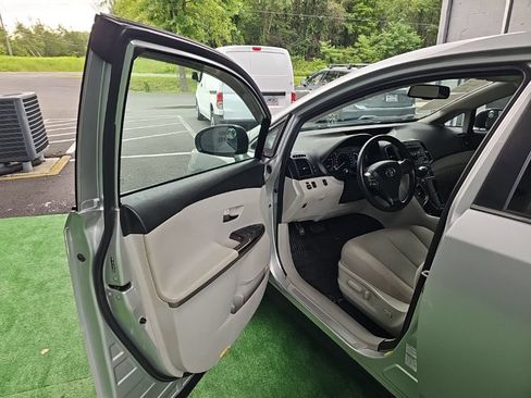 Used 2009 Toyota Venza AWD w/ Convenience Pkg image 29