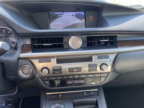 Used 2014 Lexus ES 350 w/ Premium Package FWD image 12
