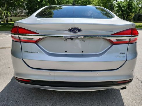 Used 2017 Ford Fusion SE w/ Fusion SE Technology Package FWD image 3
