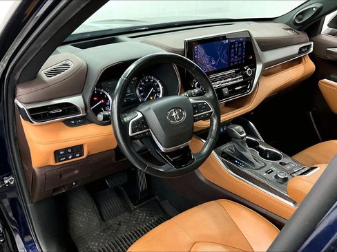 Used 2022 Toyota Highlander Platinum AWD/4WD image 16