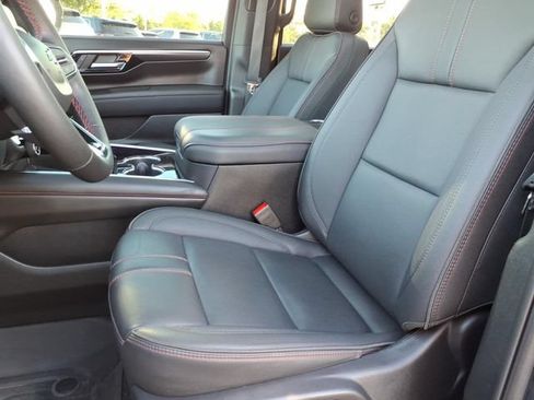 Used 2025 Chevrolet Suburban RST w/ Comfort Package AWD/4WD image 6
