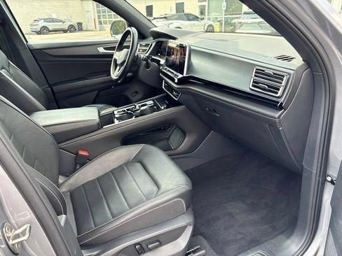 Used 2024 Volkswagen Atlas Cross Sport SEL R-Line AWD/4WD image 15