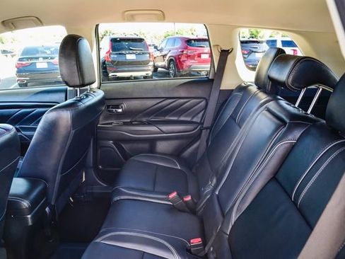 Used 2018 Mitsubishi Outlander 4WD Plug-In Hybrid image 20