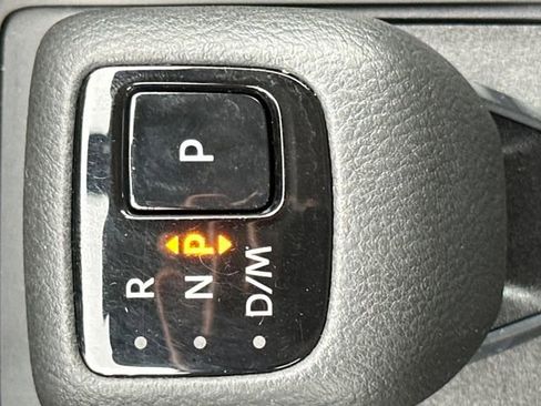 Used 2024 Nissan Pathfinder S image 18