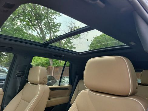 Used 2023 Chevrolet Tahoe Premier AWD/4WD image 21