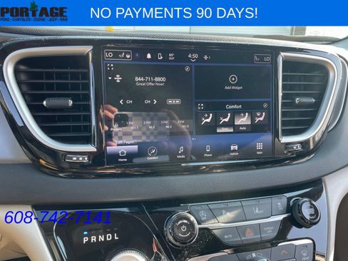 Used 2023 Chrysler Pacifica Touring-L FWD image 21