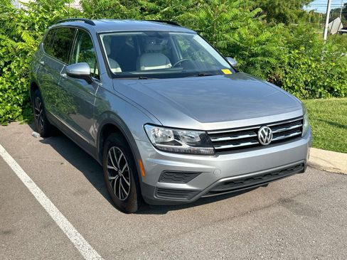Used 2021 Volkswagen Tiguan SE FWD image 1