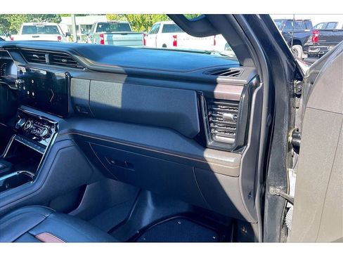 Used 2022 GMC Sierra 1500 AT4 w/ Technology Package AWD/4WD image 17
