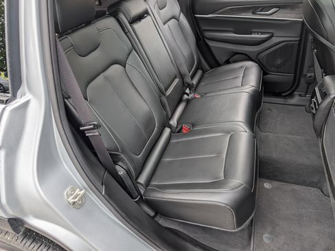Used 2024 Jeep Grand Cherokee Limited w/ Luxury Tech Group II AWD/4WD image 20