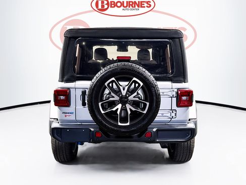 Used 2024 Jeep Wrangler Unlimited w/ Convenience Group AWD/4WD image 9
