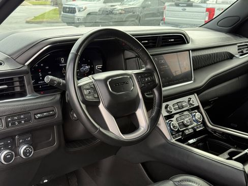 Used 2023 GMC Yukon Denali image 14