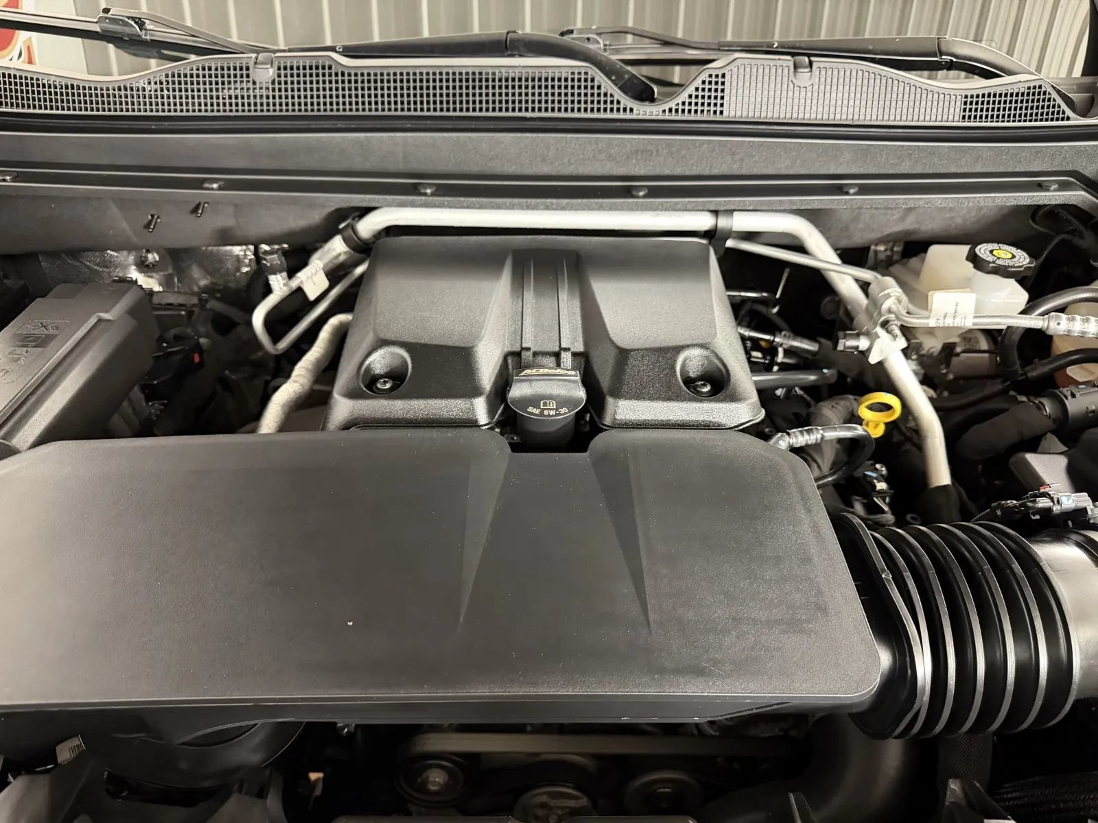 Used 2025 Chevrolet Colorado ZR2 w/ Technology Package AWD/4WD image 9