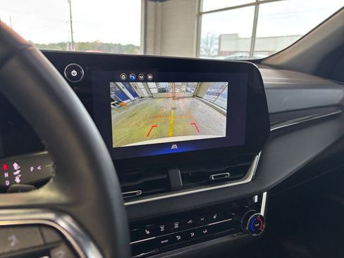 Used 2025 Chevrolet Equinox LT image 17