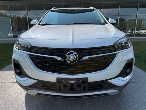 Used 2022 Buick Encore GX Essence w/ Experience Buick Package FWD image 3