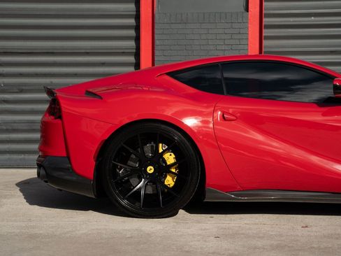 Used 2018 Ferrari 812 Superfast image 4