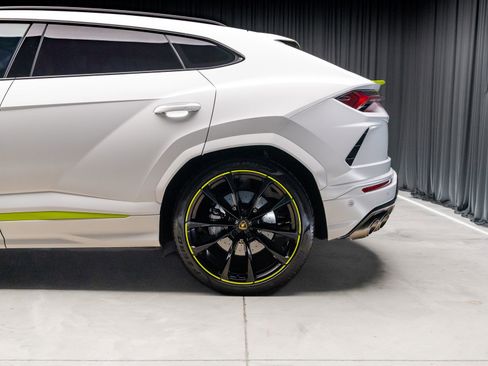 Used 2022 Lamborghini Urus AWD/4WD image 41