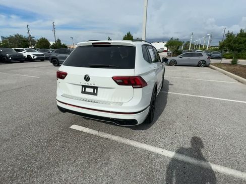 Certified 2023 Volkswagen Tiguan SE R-Line FWD image 7